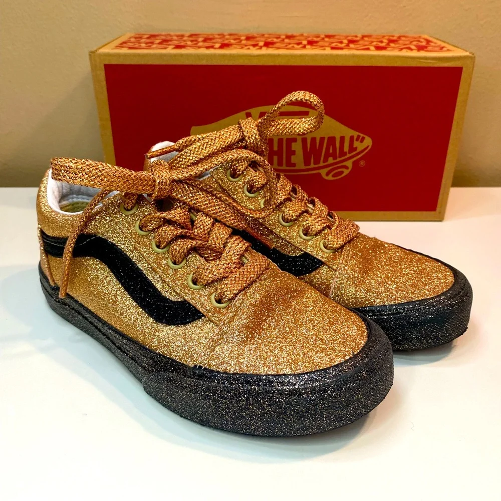 🔥 VANS OLD SKOOL OFF THE WALL LOW TOP SKATE GOLD & BLACK GLITTER KIDS SIZE 1 - Picture 1 of 8